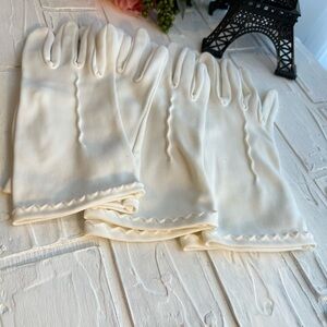 Vintage Cream Gloves